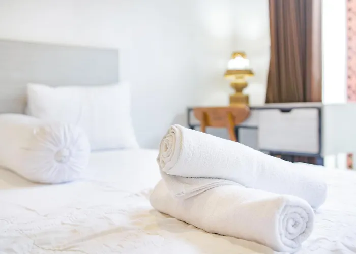 White Blue House 5 - Pvt Room, Shared Pool&kitchen Ubud